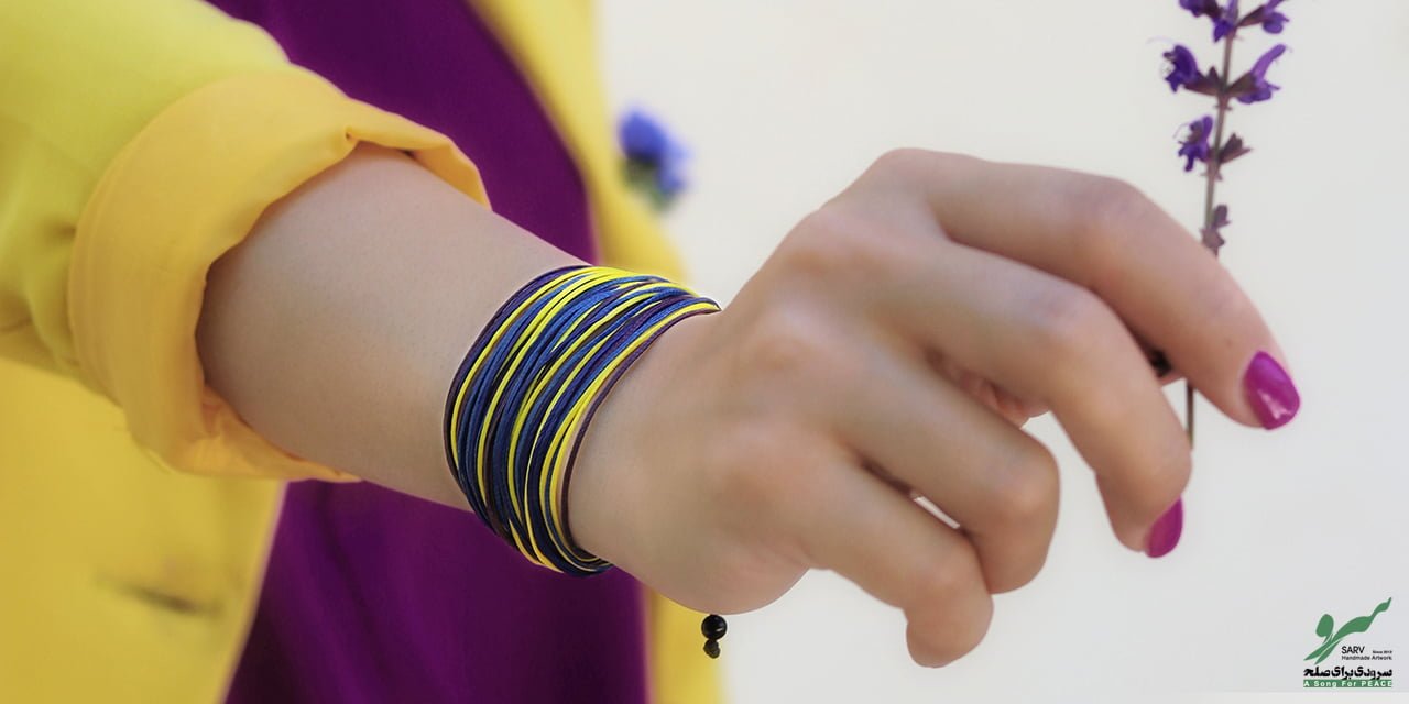 دستبند طرح زنبق گروه صلح و دوستی سرو
